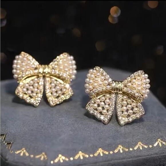 🔥Pearl Gold Bow Stud Earrings Elegant Fancy Earring Styles - Picture 1 of 8